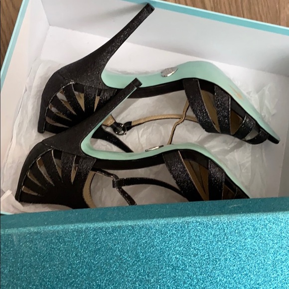 Shoes - Picture 5 of 8